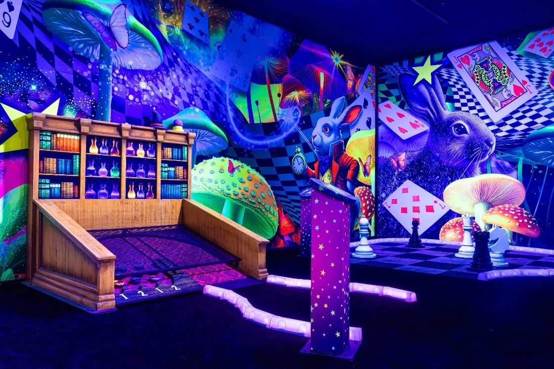 GlowGolf — blacklight minigolf